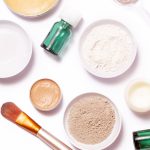 Pflege unter der Lupe: Kosmetik-Inhaltsstoffe, die die Hautporen verstopfen